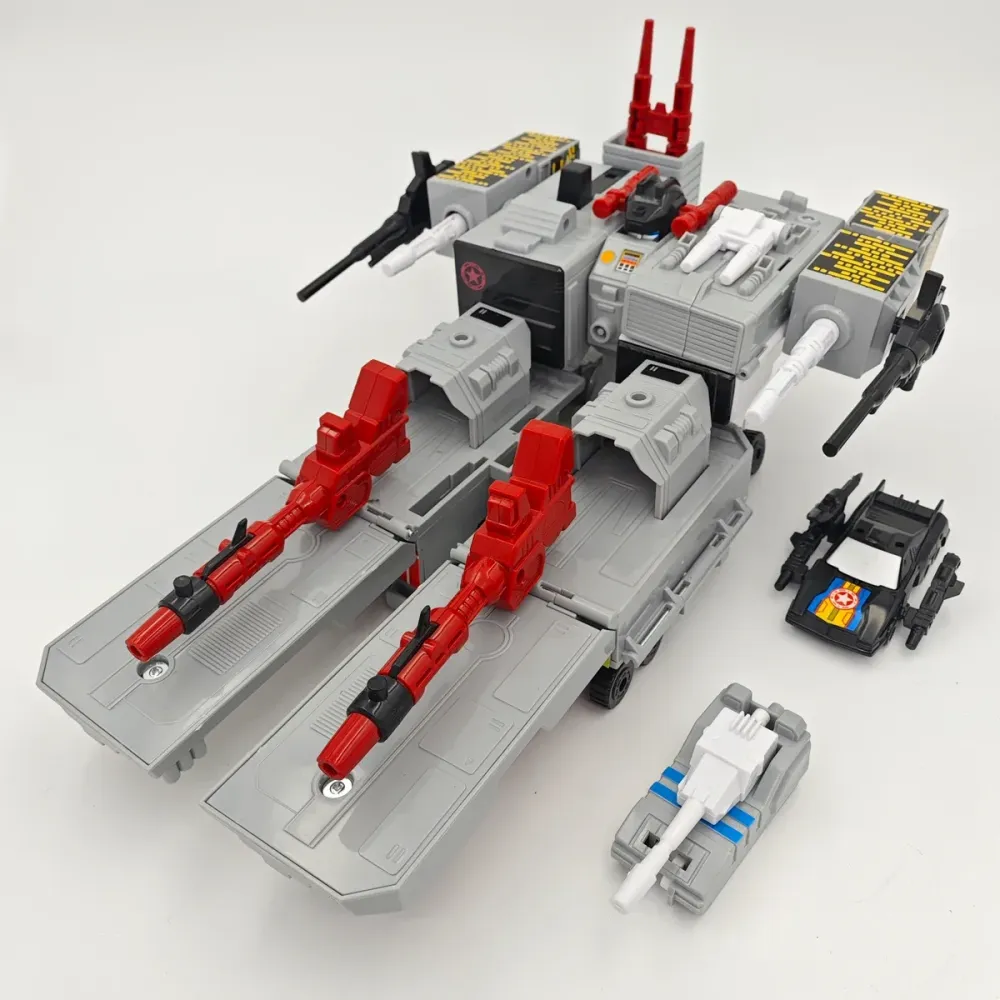 Transformation G1 3 Change Base Metroplex Fighters KO KT Ver Action Figure