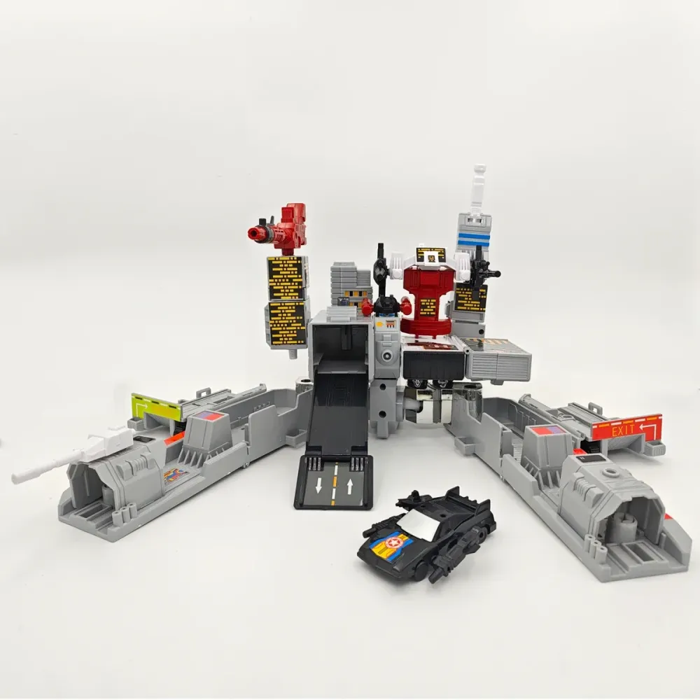 Transformation G1 3 Change Base Metroplex Fighters KO KT Ver Action Figure