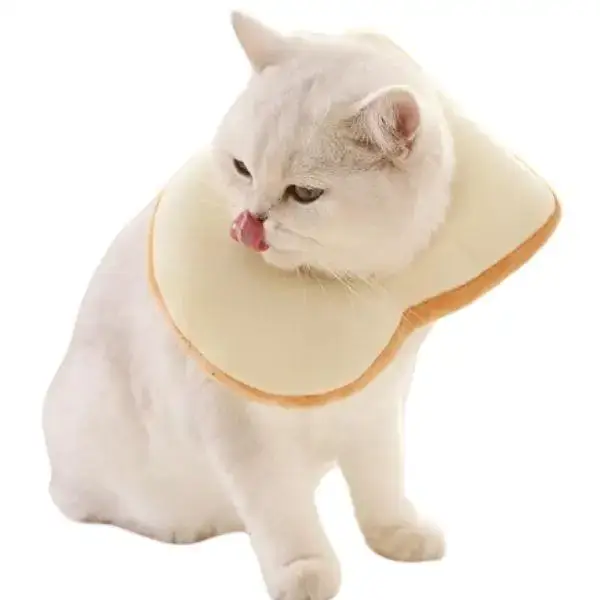 Hattu kissan cosplay-paahtoleivälle pehmeästä kankaasta
