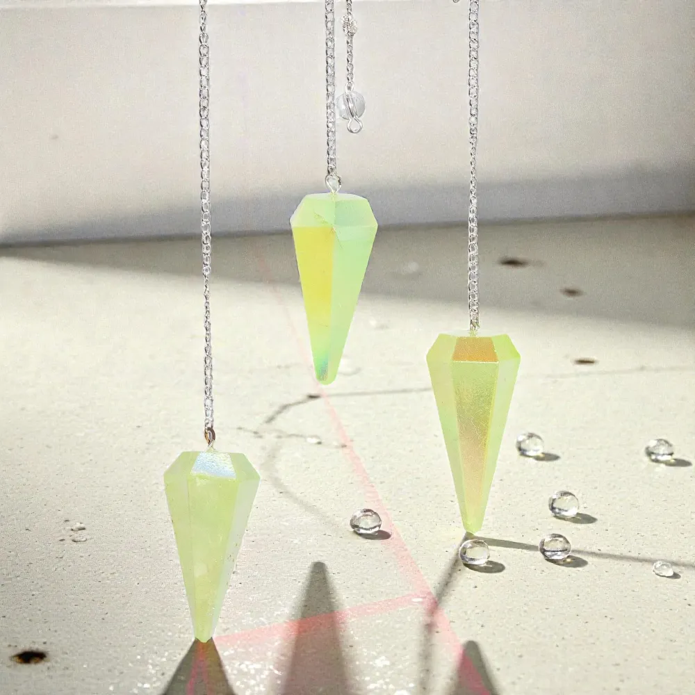 Kuusikulmainen heiluri – Aurora-kristalli vaaleanvihreä – 4 cm
