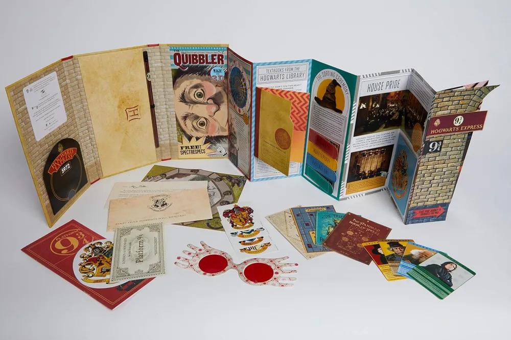 Harry Potter: Travel Magic Platform 9¾: Artifacts from Wizarding World: Platform 93/4: Artifacts from Wizarding World - Ti...