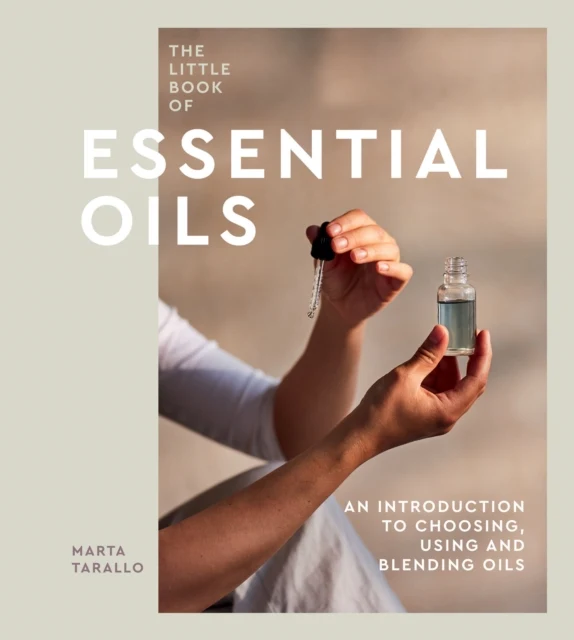 Little Book Essential Oils : Introduction to Choosing, Using and Blending Oils - Marta Tarallo