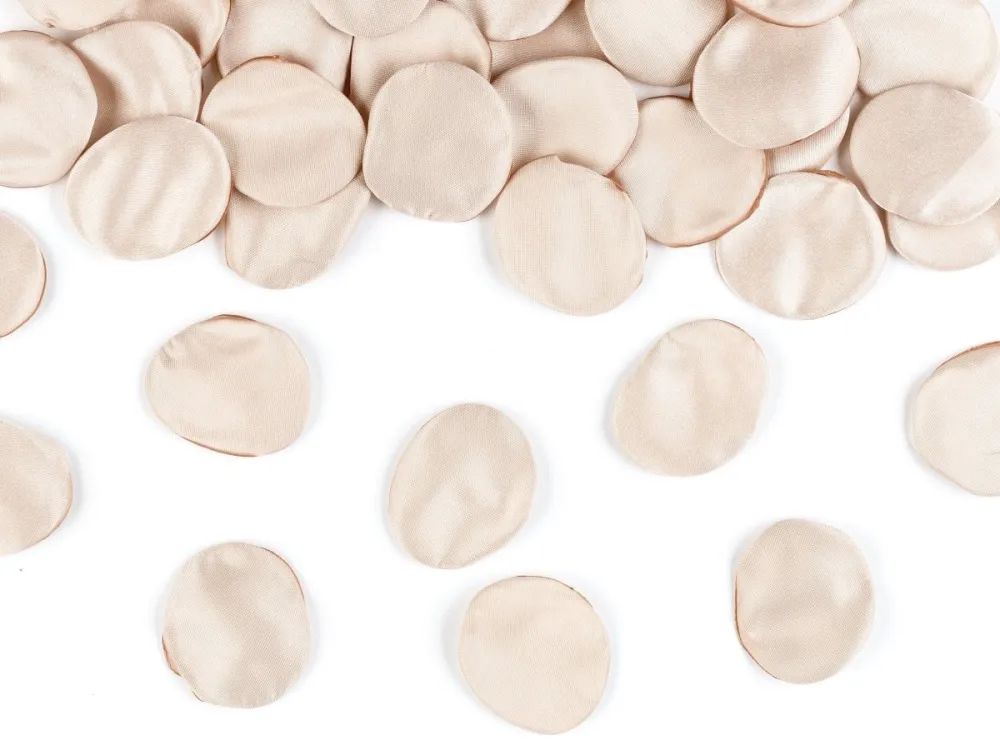 Beige ruusun terälehtiä 100kpl