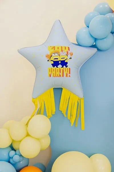 Kalvopallo Tähti tupsuilla Minions, 72x72 cm, sekoitus