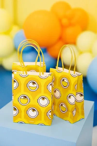 Paperiset lahjapussit Minionit, 12x15,5x6 cm, keltainen