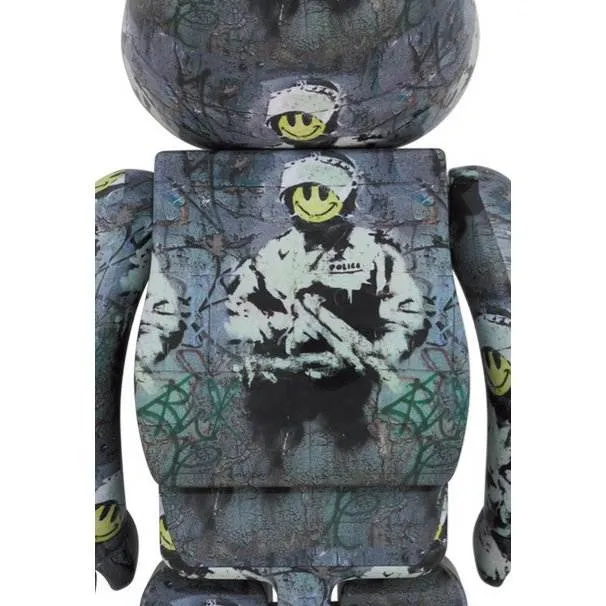 400% & 100% Bearbrick - Riot Cop (Brandalism x Banksy) -setti