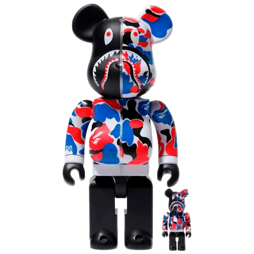 400 % & 100 % Bearbrick -setti – Bape Store London – Shark