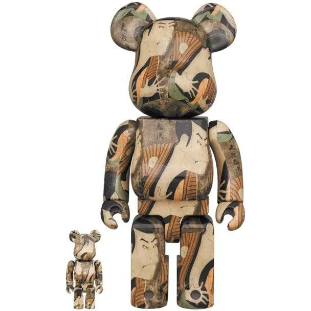 400 % & 100 % Bearbrick-setti - Toshusai Sharaku (Näyttelijä Otani Oniji Ⅲ jalkamiehenä (Yakko Edohei))