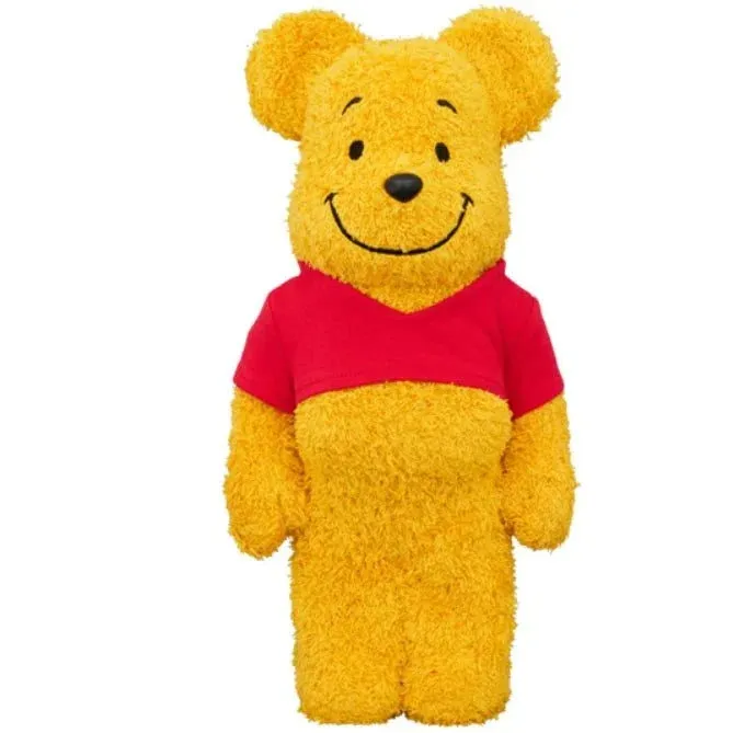 400 % Bearbrick - Nalle Puh (Costume Version)