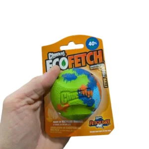 Chuckit Ecofetch -pallo kierrätettynä – kestävää leikkihauskaa aktiivisille koirille
