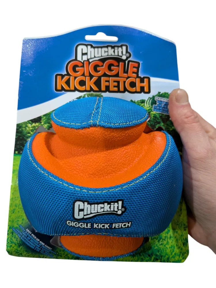 Chuckit Giggle Kick Fetch - ainutlaatuinen pallo hauskalla "kikatusäänellä"