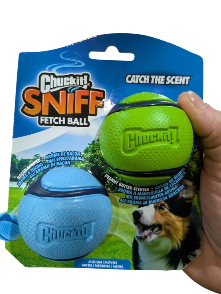 Chuckit Sniff Fetch Ball Combo – Maapähkinävoi ja Pekoni Tuoksuiset Noutopallot – 6 cm (2 kpl)