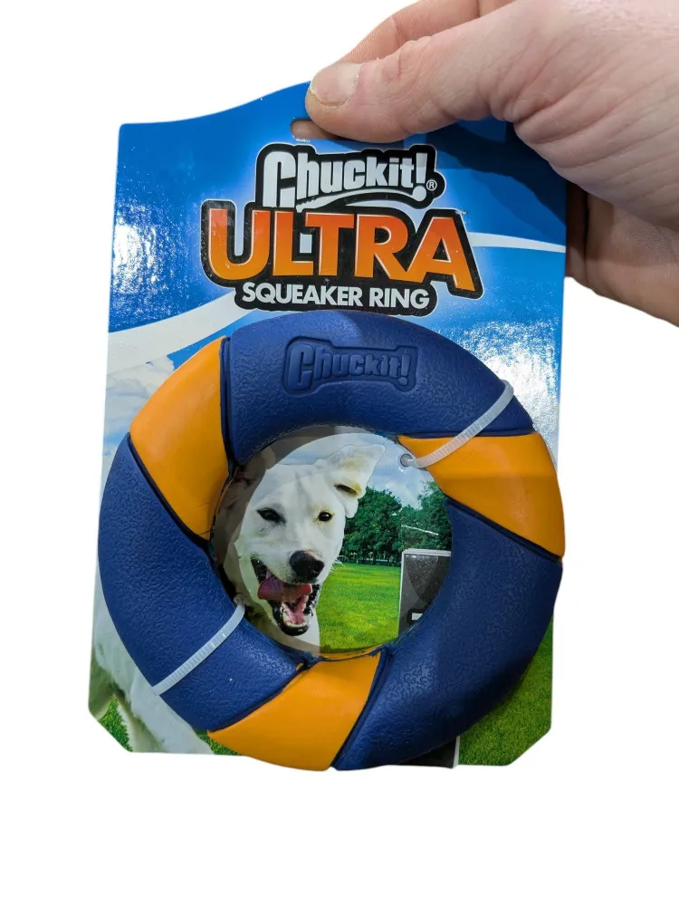 Chuckit Ultra Squeaker Ring - Tuntikausia aktiivista leikkihauskaa
