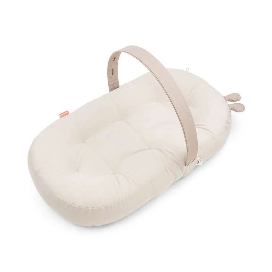 Done Deer Babygym tyynyllä Raffi Sand