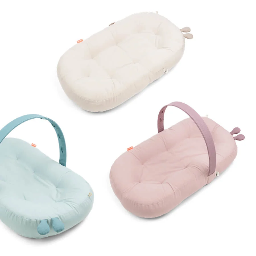 Done Deer Babygym tyynyllä Raffi Sand