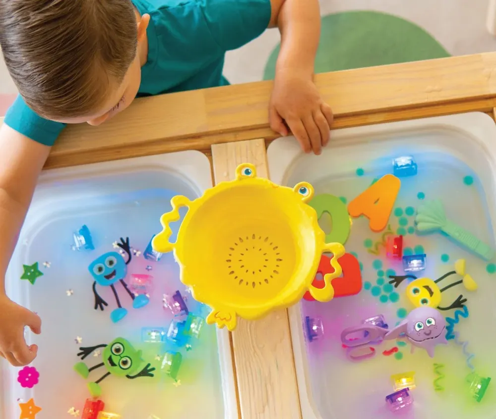 Glo Pals Kylpyleluja Sensory Light-Up nukke ja kuutiot Blair