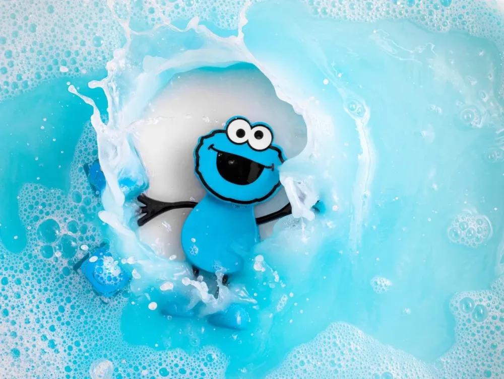 Glo Pals Kylpyleluja Sensory Light-Up Nukke ja Kuutiot Cookie