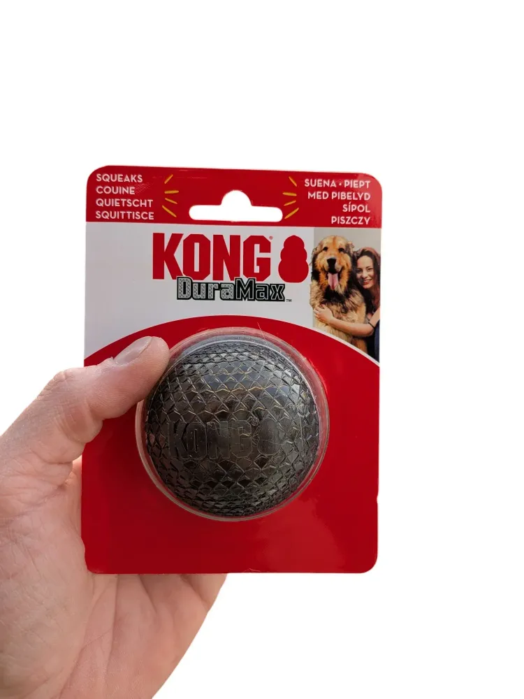 Kong Duramax -pallo - Erittä vahva koiranpallo vinkuvalla äänellä