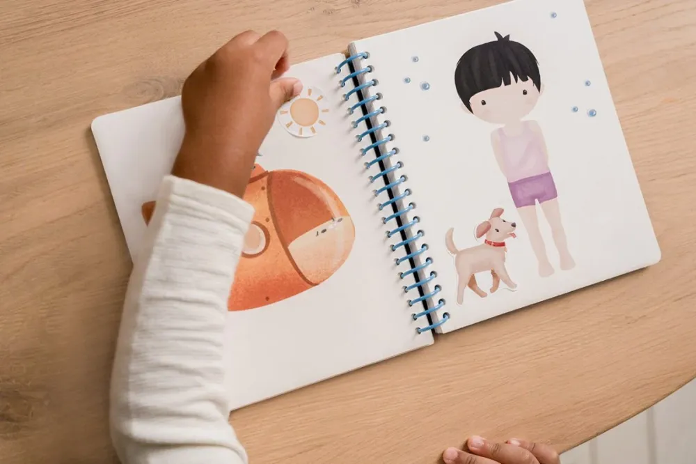 Little Dutch Tarrakirja Dress-up Book Jim ja ystävät