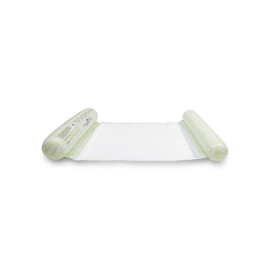 Matcha vihreä puhallettava vesi riippumatossa