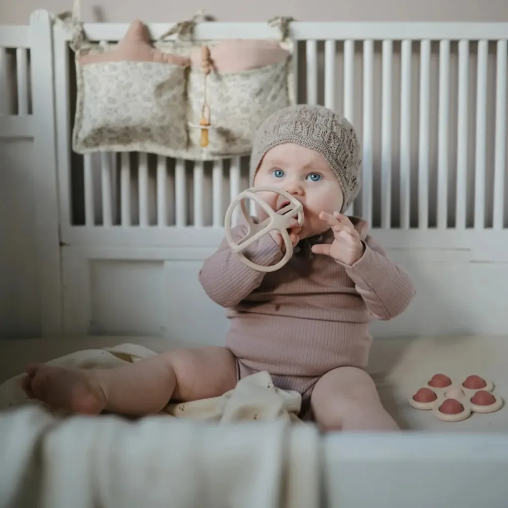 Mushie hammastava rengas pallo siirtämällä hiekkaa