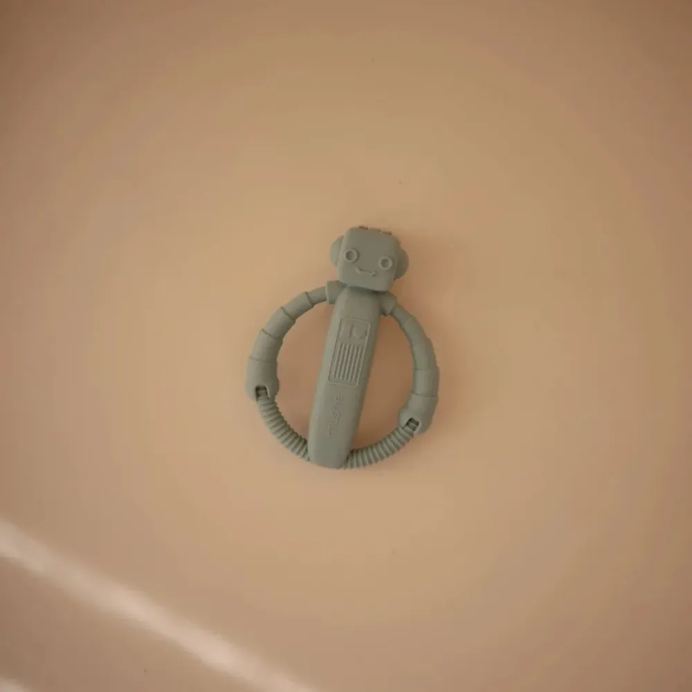 Mushie hammastava rengas Rattle Robot