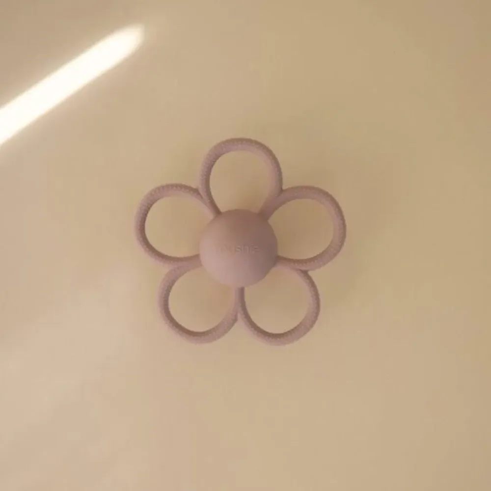 Mushie helistin Daisy Soft Lilac