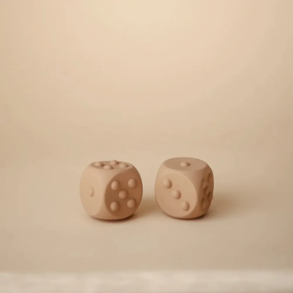 Mushie Opetuslelu Noppa Kuivattu timjami/ Luonnollinen 2kpl