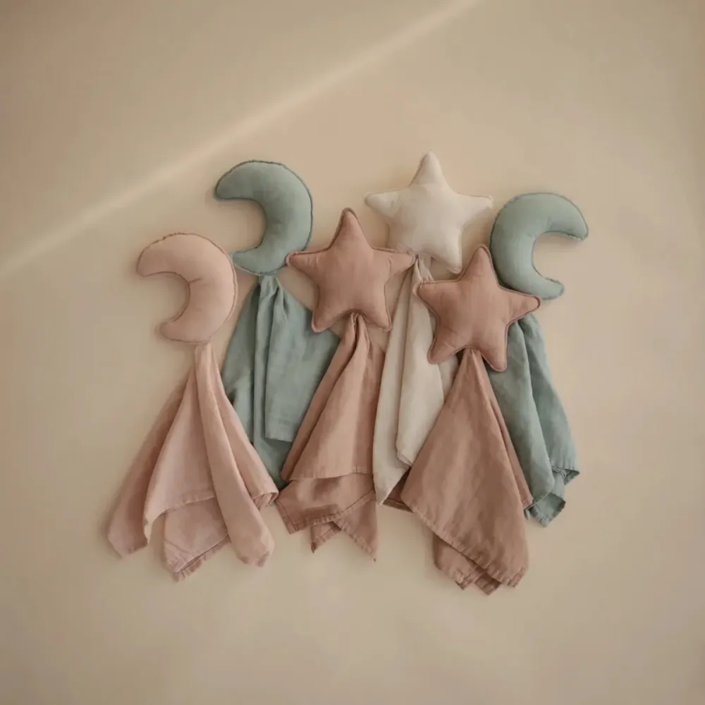 Mushie pehmopeitto Lovey Moon Roman Green Roman vihreä