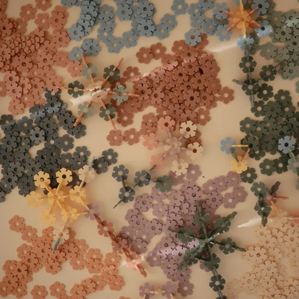 Mushie-rakennussarja Flowers 100 palaa
