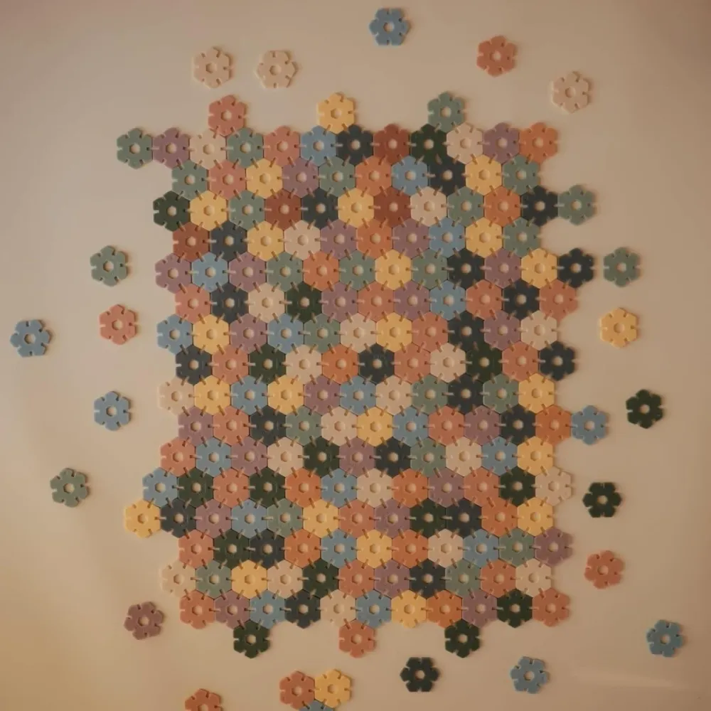 Mushie-rakennussarja Flowers 100 palaa