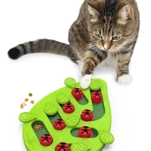 Nina Ottosson Puzzle & Play -peli, jossa on vihreää ja raapivaa leikkiä.