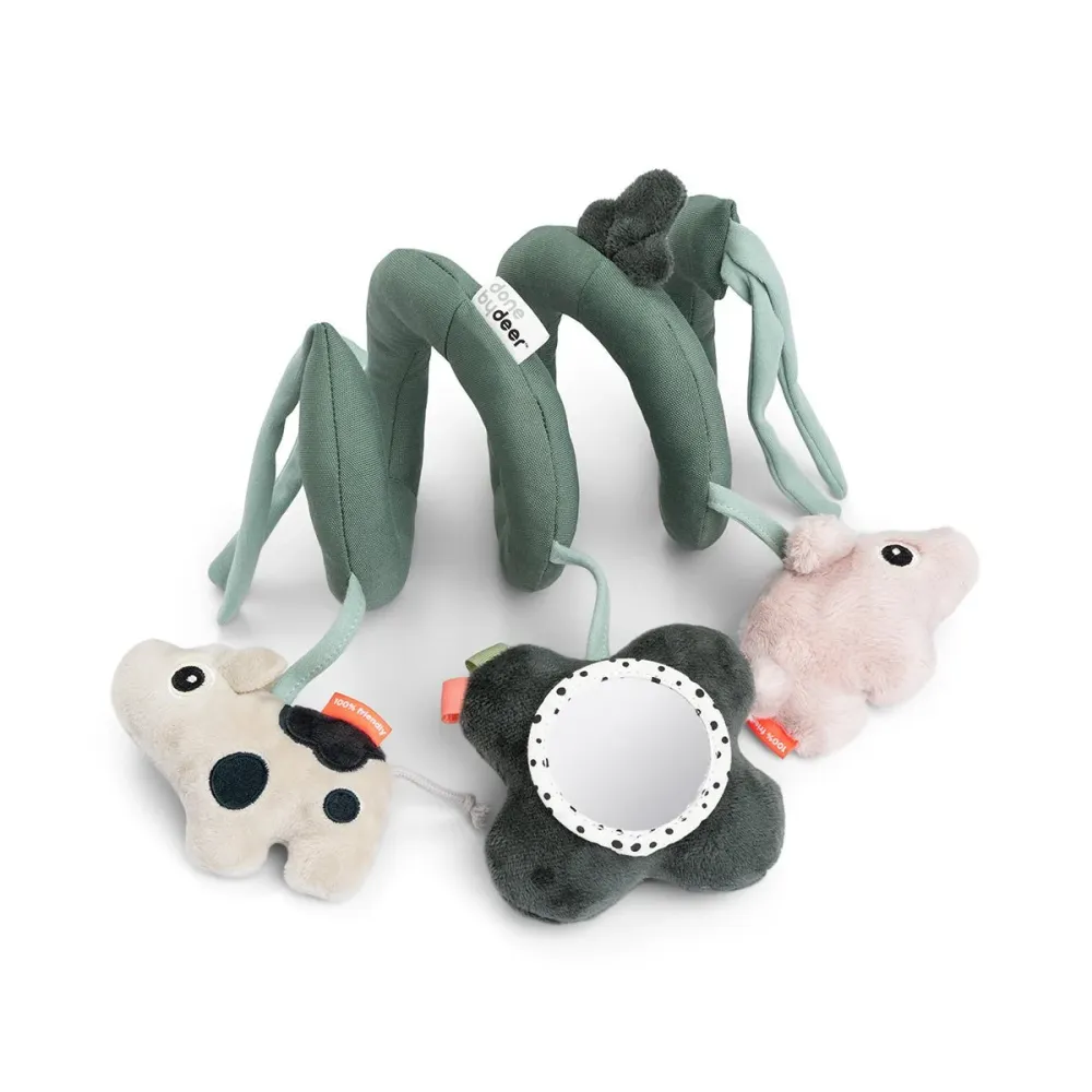 Tehty Deer Rattle Tiny Farm Green -tilalla