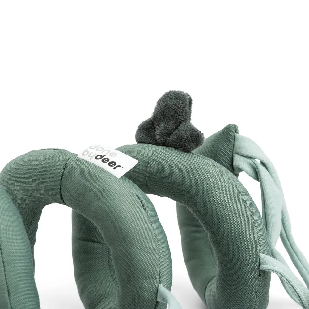Tehty Deer Rattle Tiny Farm Green -tilalla