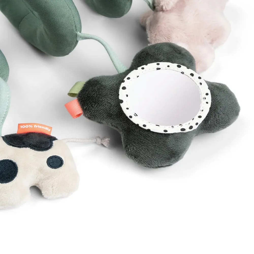 Tehty Deer Rattle Tiny Farm Green -tilalla