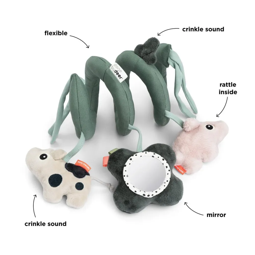 Tehty Deer Rattle Tiny Farm Green -tilalla