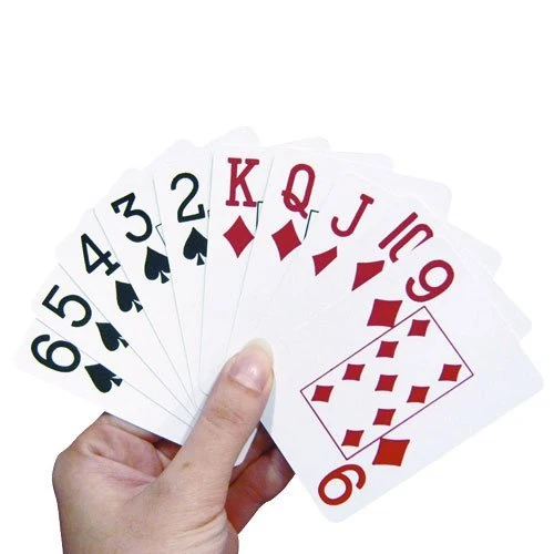 Pelikortit suurilla numeroilla