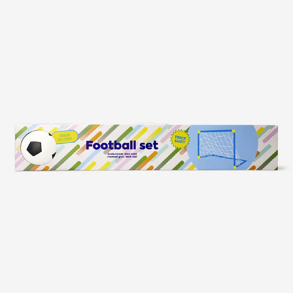 Jalkapallomaali pallon kanssa