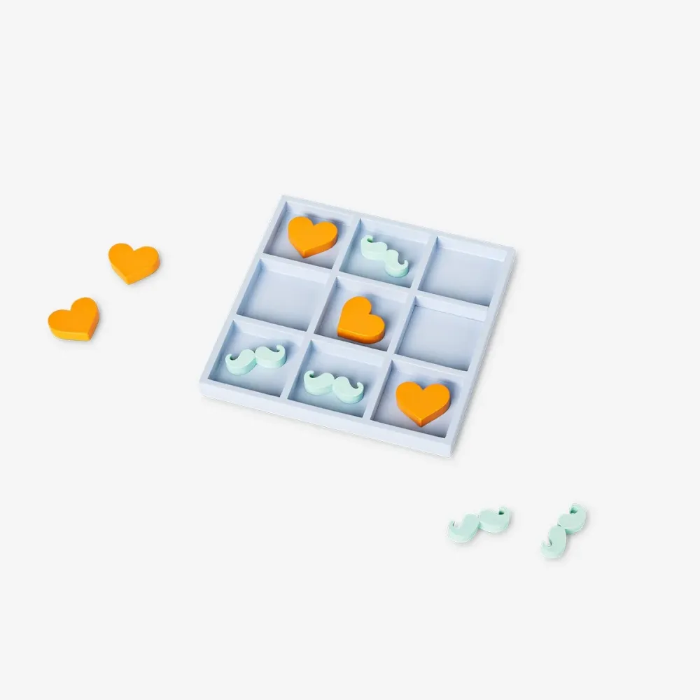 Tic-tac-toe viikset ja sydän teemalla