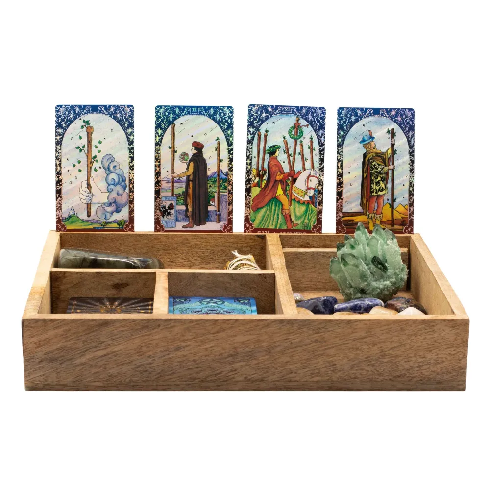 Neljän osaston tarot-laatikko korttitelineellä