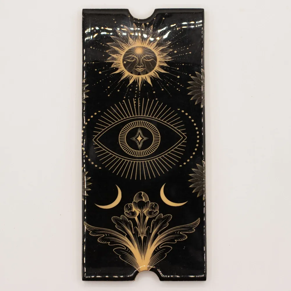 Neljän osaston tarot-laatikko korttitelineellä