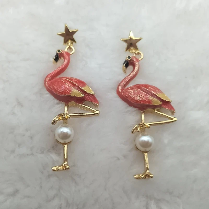Vaaleanpunaiset Flamingo Pearl -korvakorut